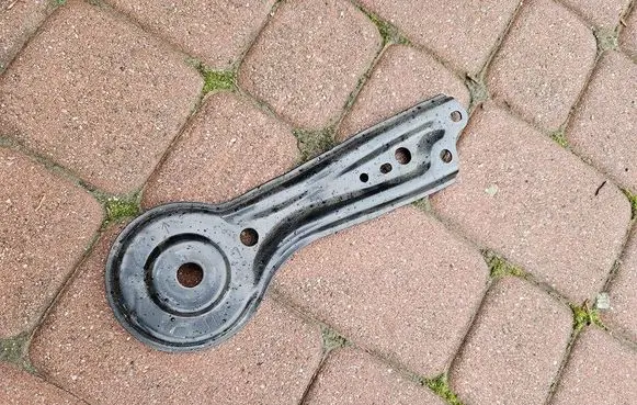 Toyota Camry VIII XV70 Air filter cleaner box bracket assembly OPELCZESCI.com-C41