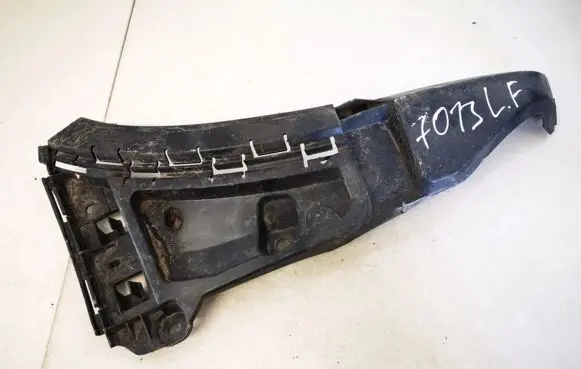 Volvo XC90 Front bumper mounting bracket 08620563