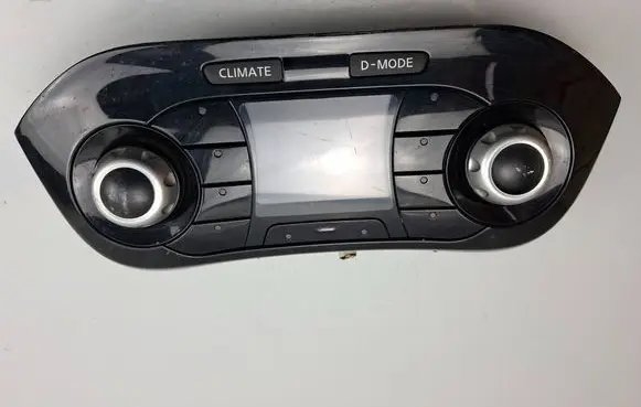 Nissan Juke I F15 Climate control unit 24845BV82C J36B2552