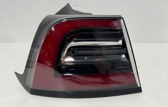 Tesla Model 3 Rear/tail lights 1077399 1077397