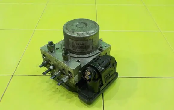 Nissan Juke I F15 ABS Pump 476601KD1A 18AB17