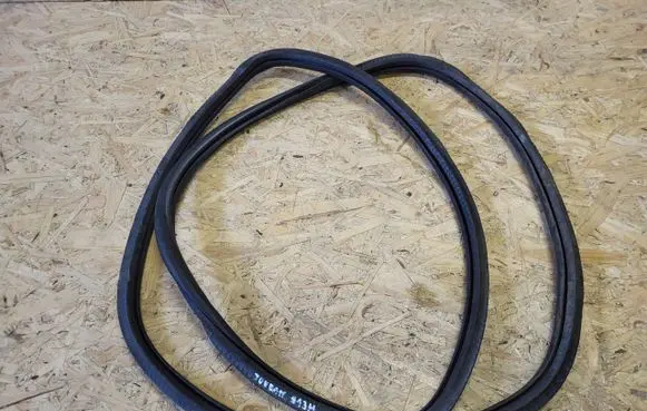 Volkswagen Touran I Rubber seal loading door 1T0867913