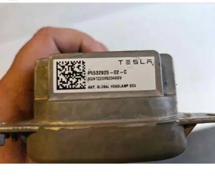 Tesla Model Y LED ballast control module P1532925-02-C S0T720520490V