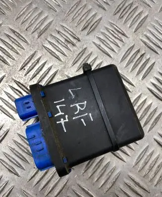Land Rover Freelander Coolant fan relay YWB100980