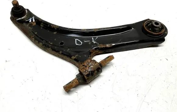 Nissan Qashqai Front lower control arm/wishbone 