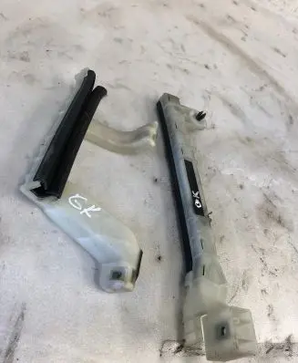 Opel Grandland X Rear door windshield rail 9821857380
