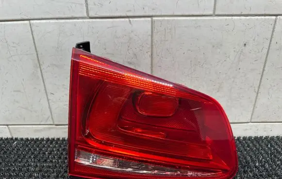 Volkswagen Touareg II Tailgate rear/tail lights 7P6945093B