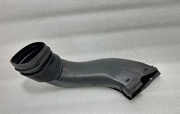 Audi A8 S8 D2 4D Air intake duct part 07C129643