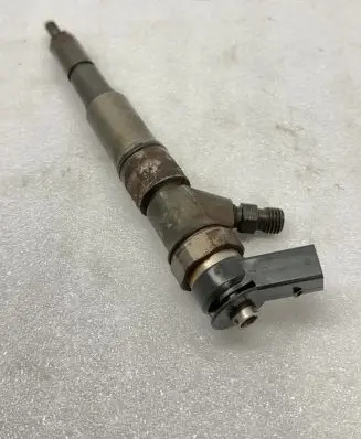 BMW X5 E53 Fuel injector 7789661