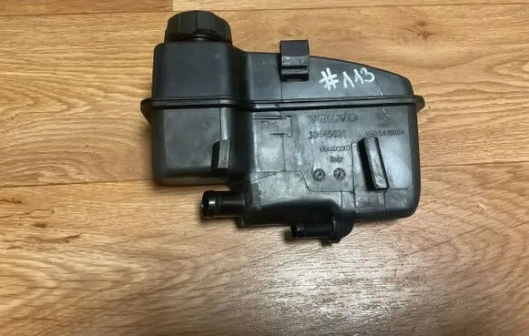 Volvo V70 Power steering fluid tank/reservoir 30645621