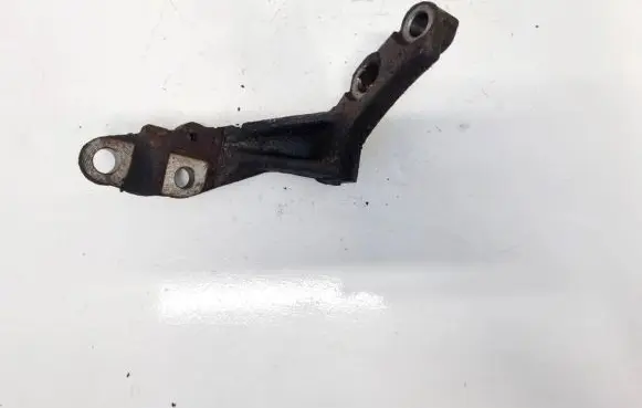 Toyota Avensis T270 Engine mounting bracket