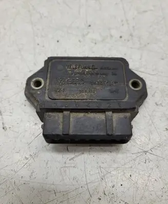 Audi 80 90 B3 Ignition amplifier control unit 338738