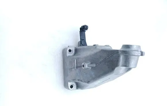 Mercedes-Benz C W205 Engine mounting bracket A2742231004