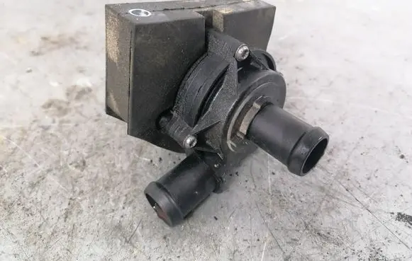 Volkswagen PASSAT B8 Electric auxiliary coolant/water pump 5Q0965567