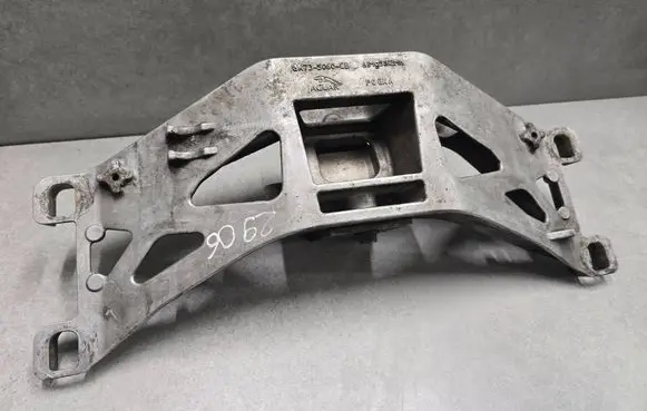 Jaguar XE Gearbox mounting bracket GX735060CB GX736A026CC