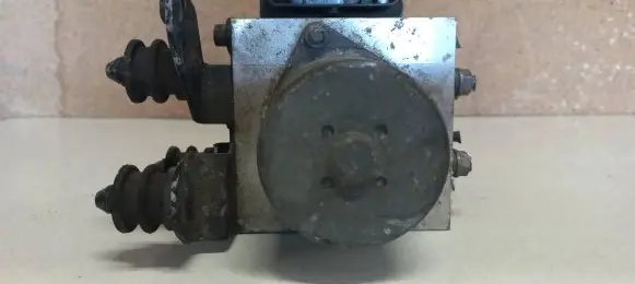 Volkswagen PASSAT B7 ABS Pump 17654042