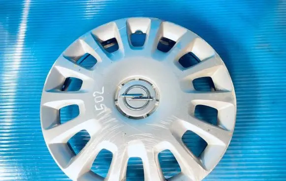 Opel Corsa D R14 wheel hub/cap/trim 13211853 13211854 13211852