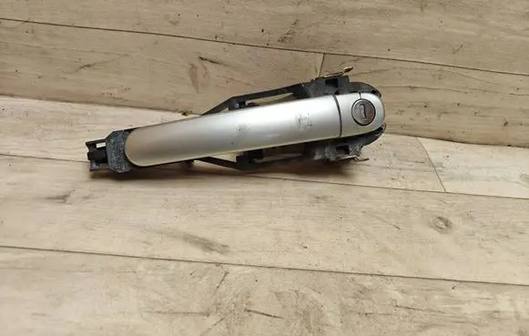 Volkswagen PASSAT B5.5 Front door exterior handle 3B0837885