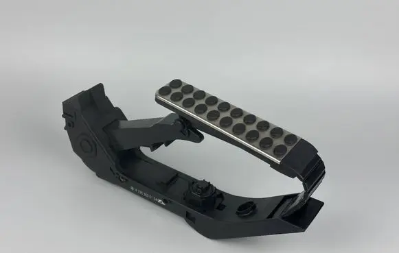 Mercedes-Benz SL R230 Accelerator throttle pedal A2303000104 A2033010001