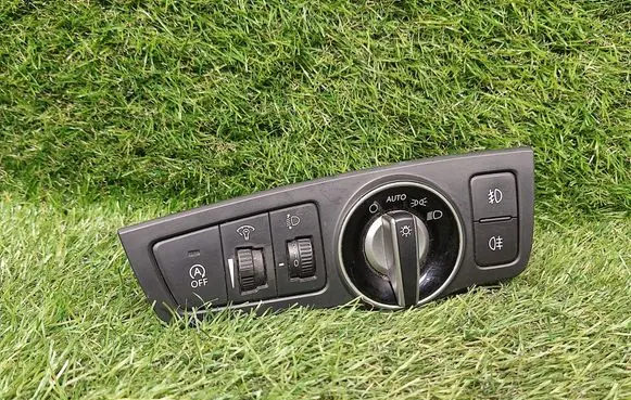 Hyundai i40 Light switch 933003Z970 39R1051000