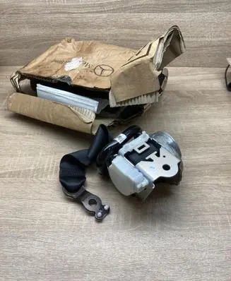 Mercedes-Benz C W205 Rear seatbelt A2058600685