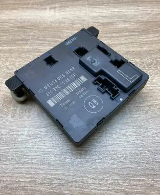 Mercedes-Benz E W211 Door control unit/module 2118201526 35680