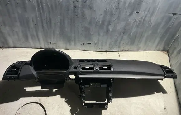 BMW 1 E81 E87 Dashboard 