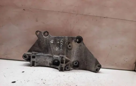 Renault Scenic II - Grand scenic II Generator/alternator bracket 8200100148