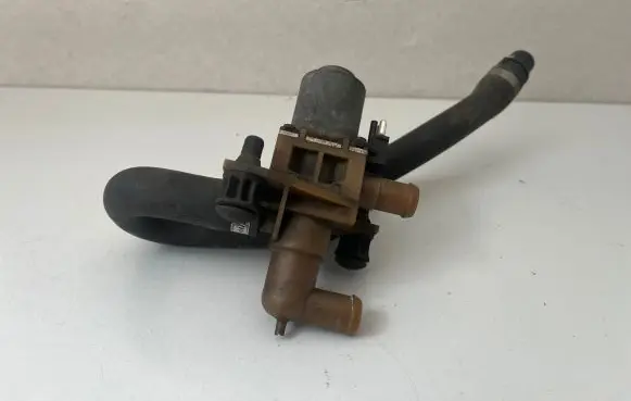 Mercedes-Benz Vito Viano W639 Coolant heater control valve 0018300684