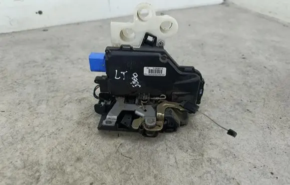 Seat Toledo III (5P) Rear door lock 7L0839015