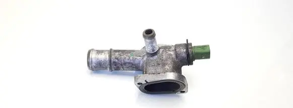 Volkswagen PASSAT B5.5 Engine coolant pipe/hose 038121133A