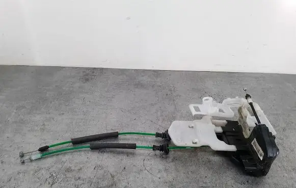Hyundai i30 Front door lock 81310-2L020