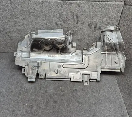 Audi Q8 Intercooler air guide/duct channel 4M8121284