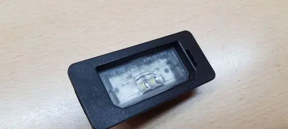 BMW 4 F32 F33 Number plate light 7410302