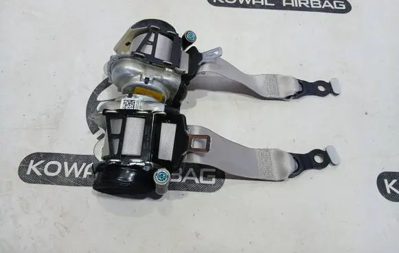 Mercedes-Benz C W205 Set of seat belts A2058600585