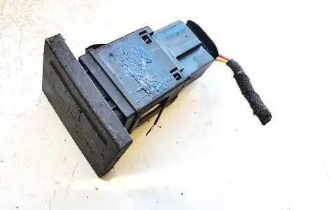 Volkswagen Touareg I Passenger airbag on/off switch 