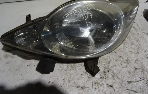 Peugeot 107 Headlight/headlamp 811500H030 89032403 17502A011