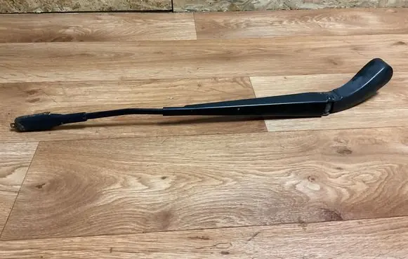 Volvo V70 Front wiper blade arm 30697573