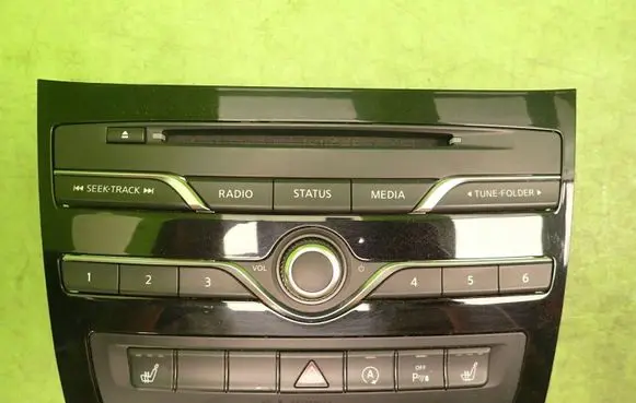Infiniti Q30 Radio/CD/DVD/GPS head unit A0919056600