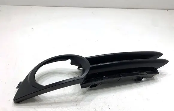 Audi A3 S3 8P Front bumper lower grill 8P4807681B