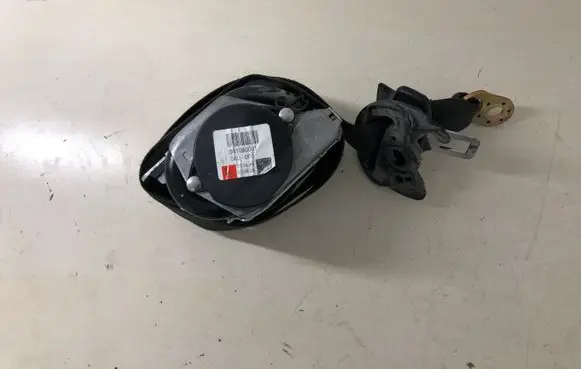 Skoda Superb B5 (3U) Front seatbelt 561080001