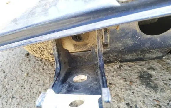 Citroen C3 Rear door lower hinge