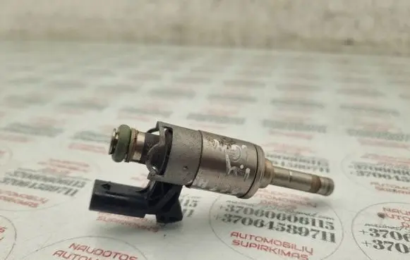 Skoda Octavia Mk3 (5E) Fuel injector 04E133036A