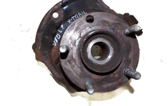 Nissan X-Trail T30 Front wheel hub spindle knuckle