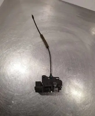 Opel Antara Front door lock