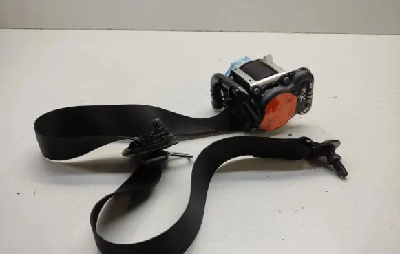 Mercedes-Benz A W176 Front seatbelt 307494499228 KR1WK6Q1IH 0589P000220