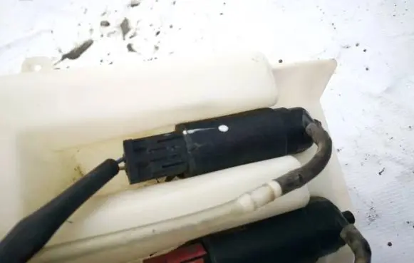 Toyota Corolla Verso AR10 Windscreen/windshield washer pump