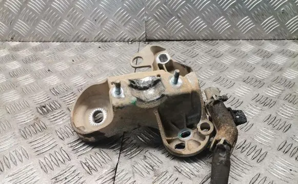 Skoda Superb B5 (3U) Engine mounting bracket 8e0199352f