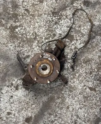 Mitsubishi L200 Front wheel hub MR992368