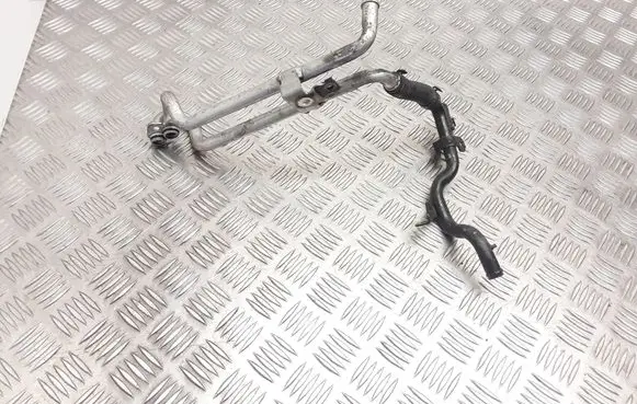 Volkswagen Touran I Engine coolant pipe/hose 1K0121058
